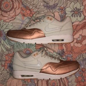 Rose Gold & Light Bone Nike Air Max 1